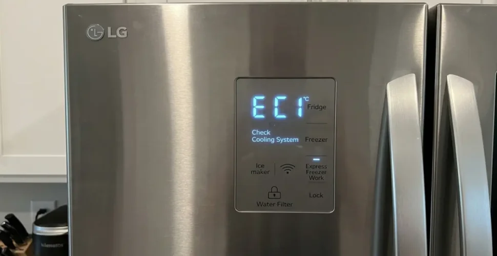 LG refrigerator with error code E C1